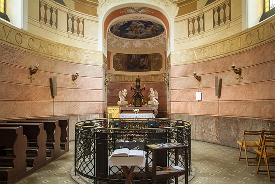 https://mdw-travel-data-us-east-1.s3.amazonaws.com/img/country/Czech-Republic/Chapel-of-St-John-Sarkander/img_01.jpg