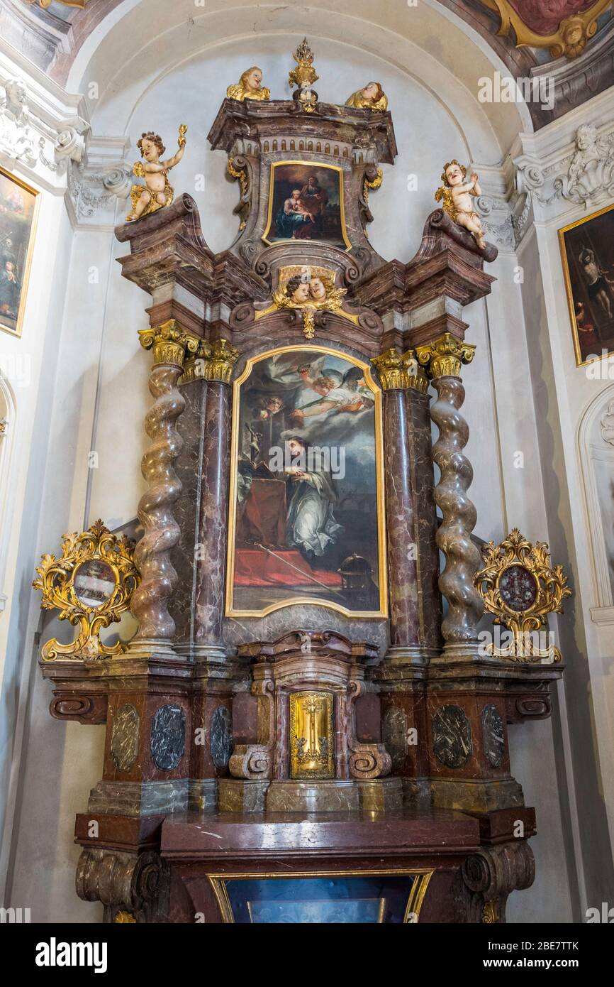 https://mdw-travel-data-us-east-1.s3.amazonaws.com/img/country/Czech-Republic/Chapel-of-St-John-of-Nepomuk/img_02.jpg