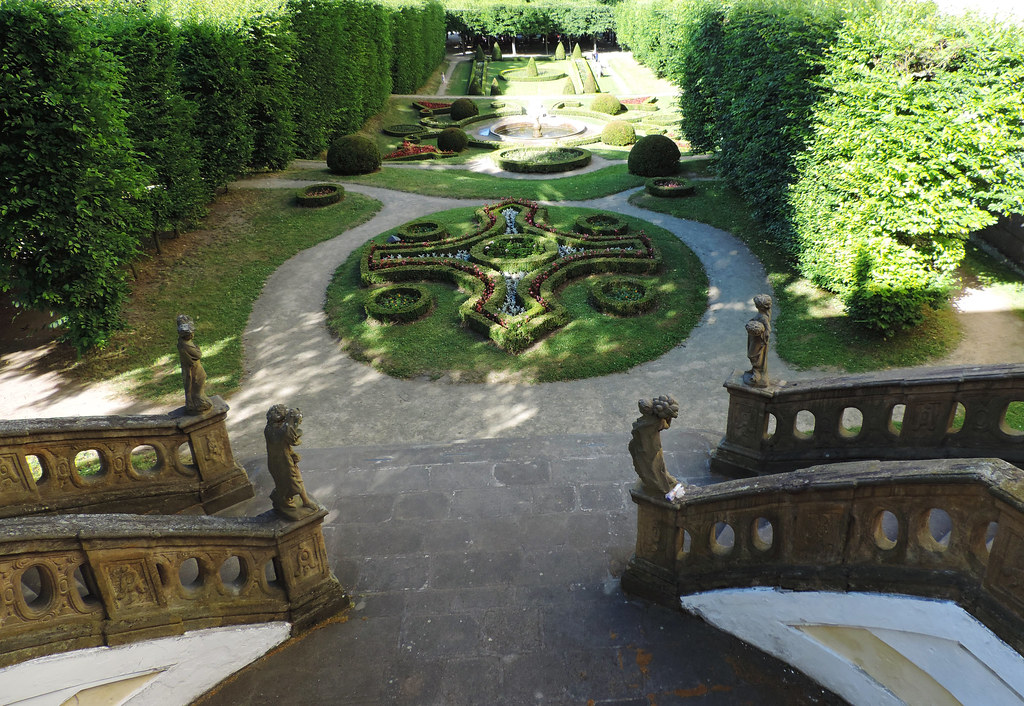 https://mdw-travel-data-us-east-1.s3.amazonaws.com/img/country/Czech-Republic/Chateau-Garden-Kromeriz/img_02.jpg