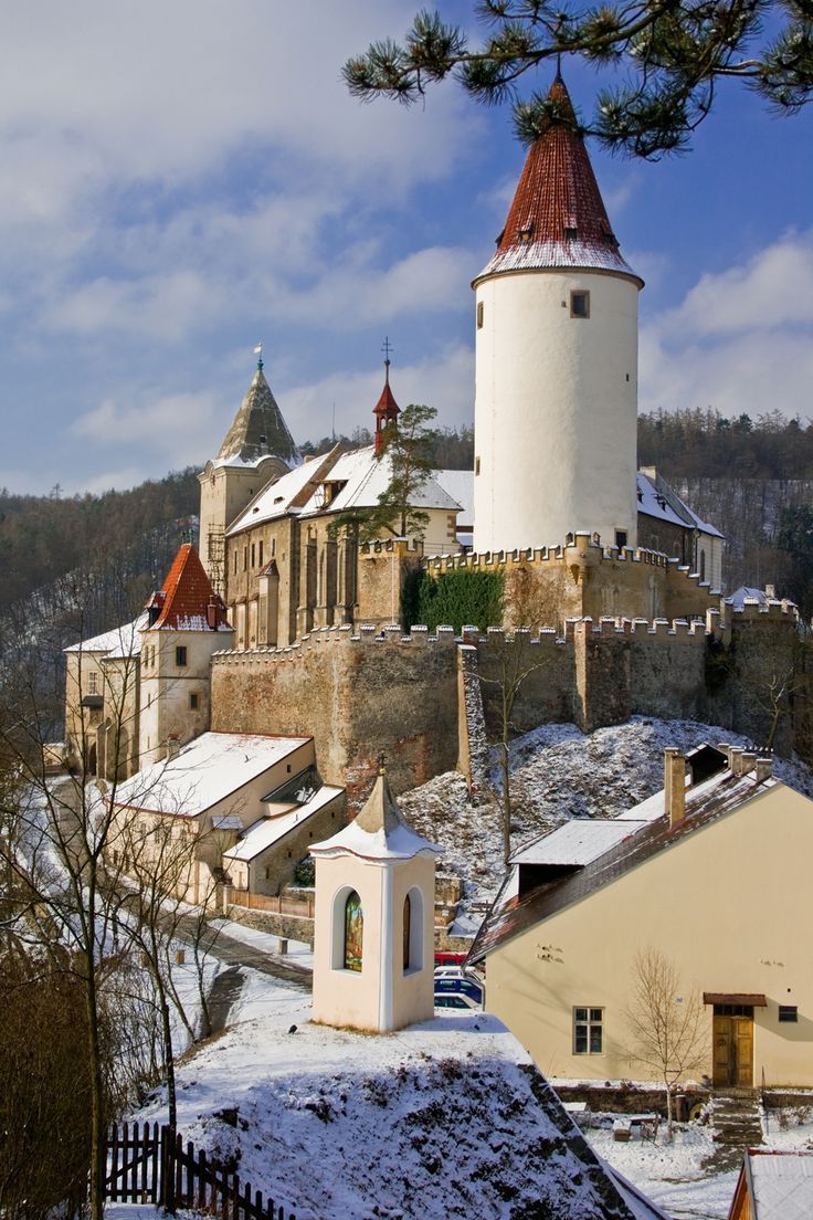 https://mdw-travel-data-us-east-1.s3.amazonaws.com/img/country/Czech-Republic/Chateau-near-Krusovice/img_03.jpg