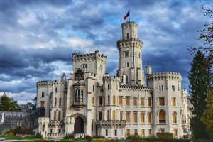 https://mdw-travel-data-us-east-1.s3.amazonaws.com/img/country/Czech-Republic/Choltice-Castle/img_02.jpg