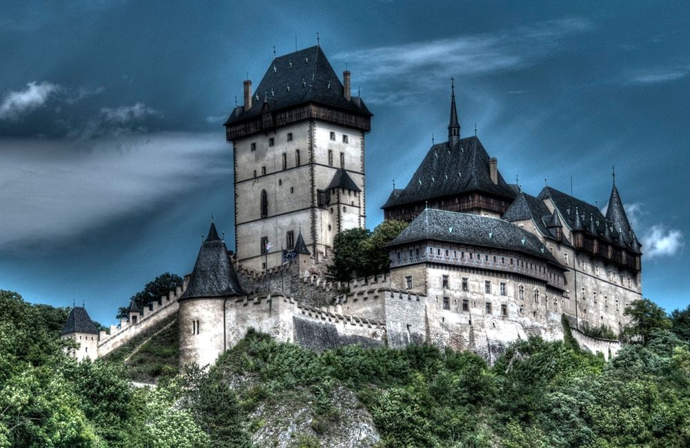 https://mdw-travel-data-us-east-1.s3.amazonaws.com/img/country/Czech-Republic/Choltice-Castle/img_05.jpg