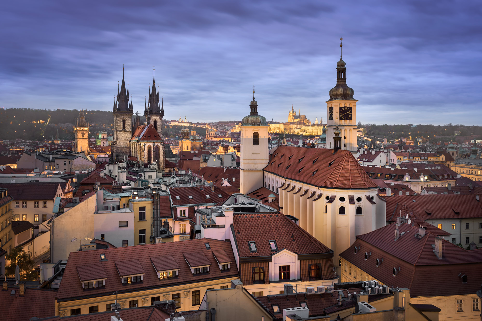 https://mdw-travel-data-us-east-1.s3.amazonaws.com/img/country/Czech-Republic/Church-of-Saint-James/img_00.jpg