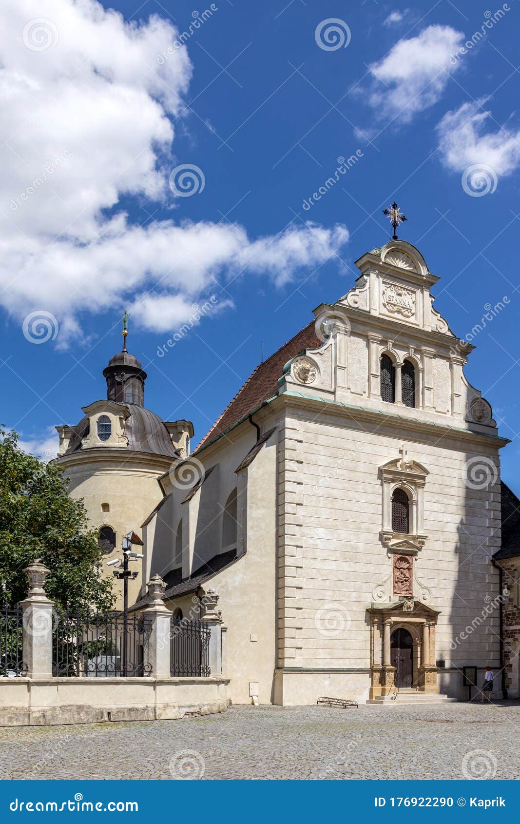 https://mdw-travel-data-us-east-1.s3.amazonaws.com/img/country/Czech-Republic/Church-of-St-Anne/img_03.jpg