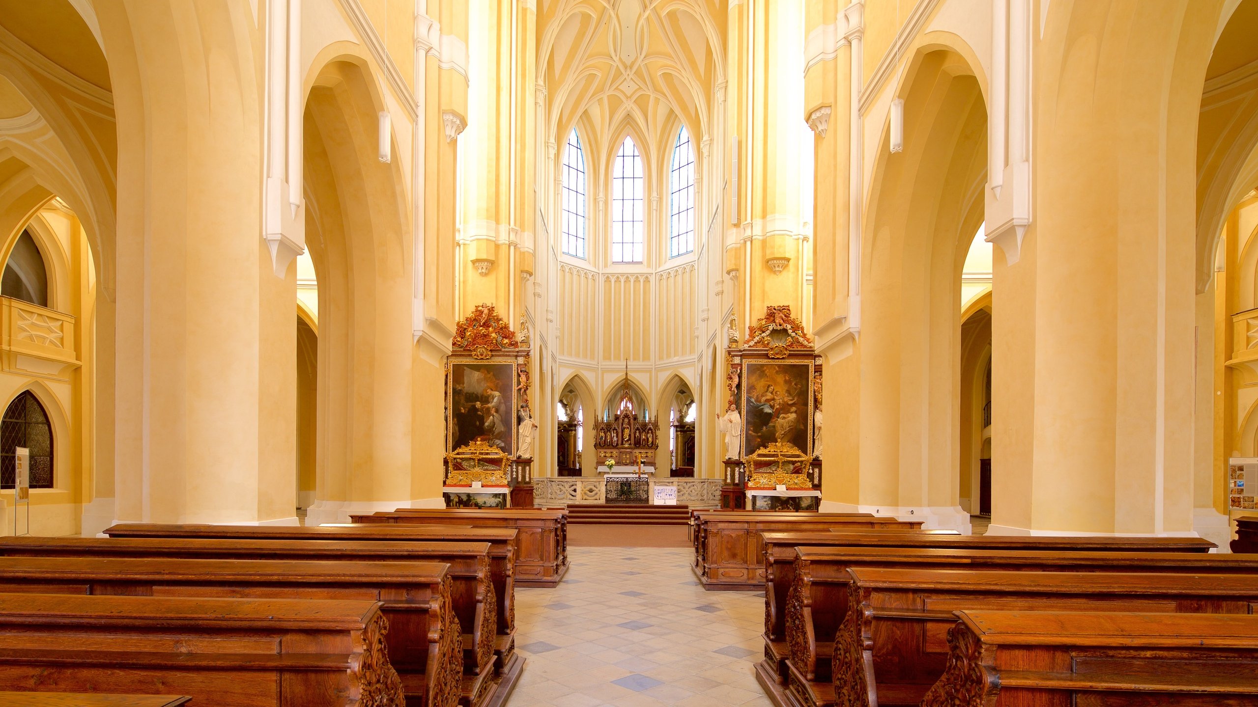 https://mdw-travel-data-us-east-1.s3.amazonaws.com/img/country/Czech-Republic/Church-of-the-Assumption-of-the-Virgin-Mary-and-St-John-the-Baptist/img_01.jpg