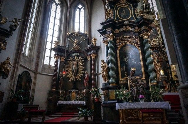 https://mdw-travel-data-us-east-1.s3.amazonaws.com/img/country/Czech-Republic/Church-of-the-Exaltation-of-the-Holy-Cross/img_03.jpg