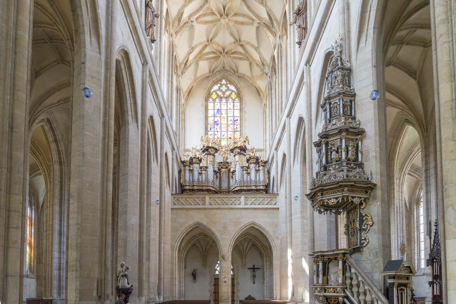 https://mdw-travel-data-us-east-1.s3.amazonaws.com/img/country/Czech-Republic/Church-of-the-Holy-Cross/img_02.jpg