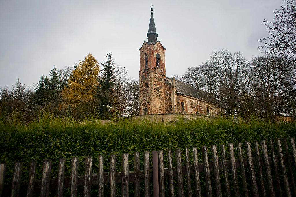 https://mdw-travel-data-us-east-1.s3.amazonaws.com/img/country/Czech-Republic/Church-of-the-Holy-Name-of-Jesus/img_01.jpg