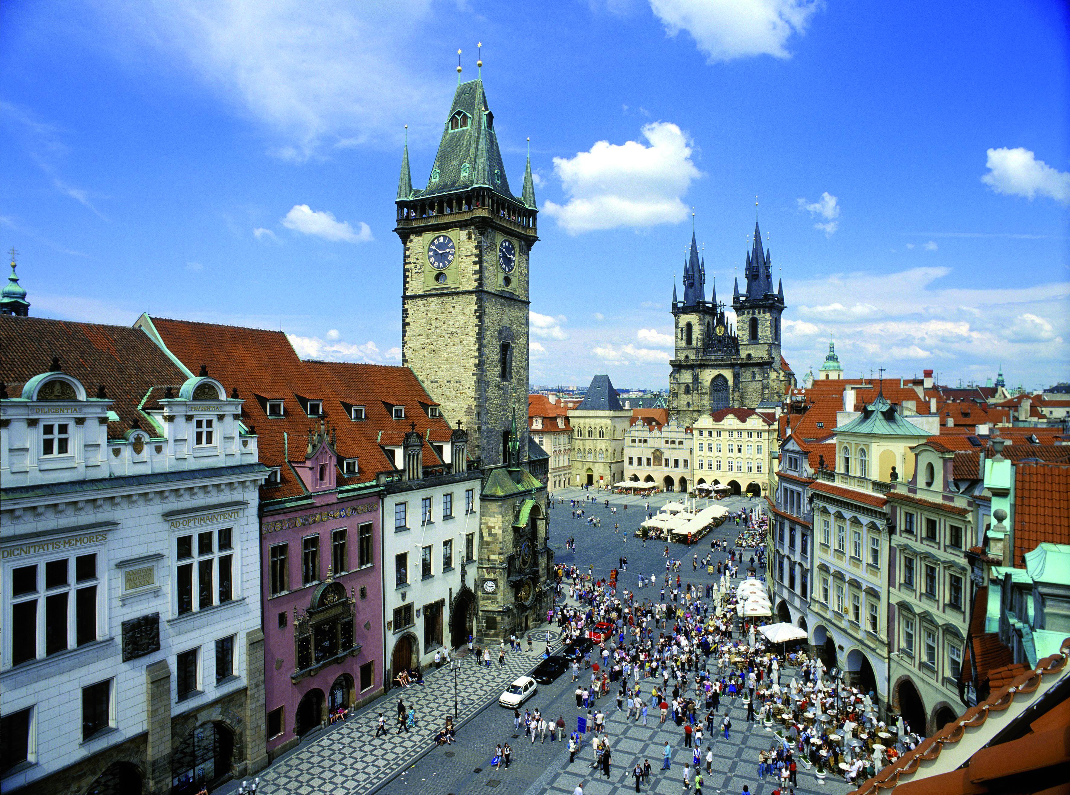 https://mdw-travel-data-us-east-1.s3.amazonaws.com/img/country/Czech-Republic/City-Walls-and-Towers/img_02.jpg