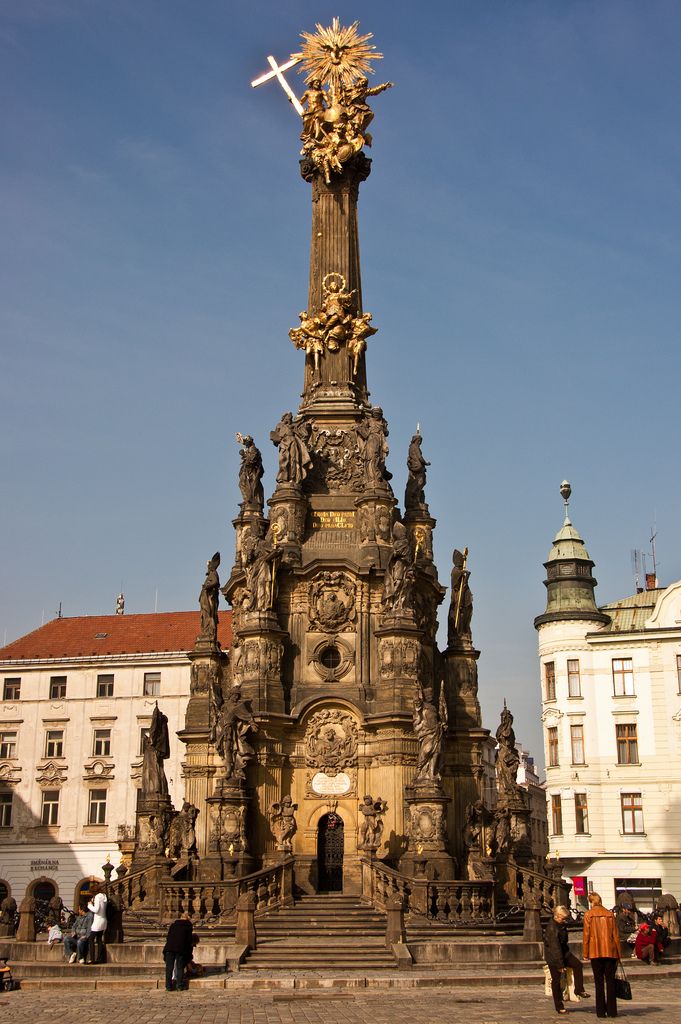 https://mdw-travel-data-us-east-1.s3.amazonaws.com/img/country/Czech-Republic/Column-of-the-Holy-Trinity/img_00.jpg
