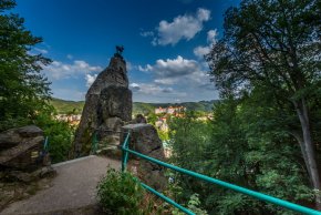 https://mdw-travel-data-us-east-1.s3.amazonaws.com/img/country/Czech-Republic/Deer-Leap/img_02.jpg