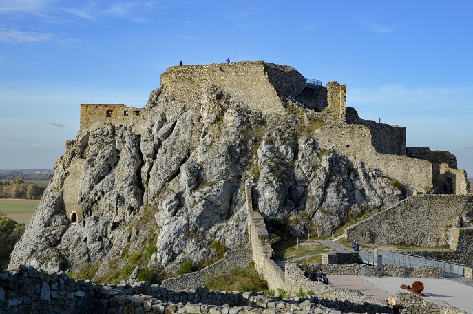 https://mdw-travel-data-us-east-1.s3.amazonaws.com/img/country/Czech-Republic/Devin-Castle/img_00.jpg