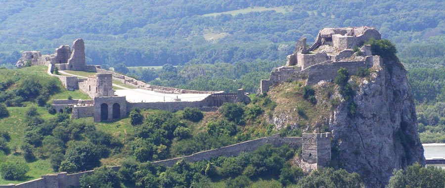 https://mdw-travel-data-us-east-1.s3.amazonaws.com/img/country/Czech-Republic/Devin-Castle/img_01.jpg