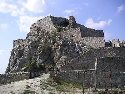 https://mdw-travel-data-us-east-1.s3.amazonaws.com/img/country/Czech-Republic/Devin-Castle/img_03.jpg
