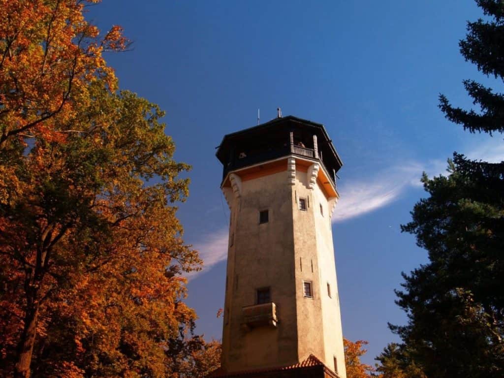 https://mdw-travel-data-us-east-1.s3.amazonaws.com/img/country/Czech-Republic/Diana-Lookout-Tower/img_03.jpg