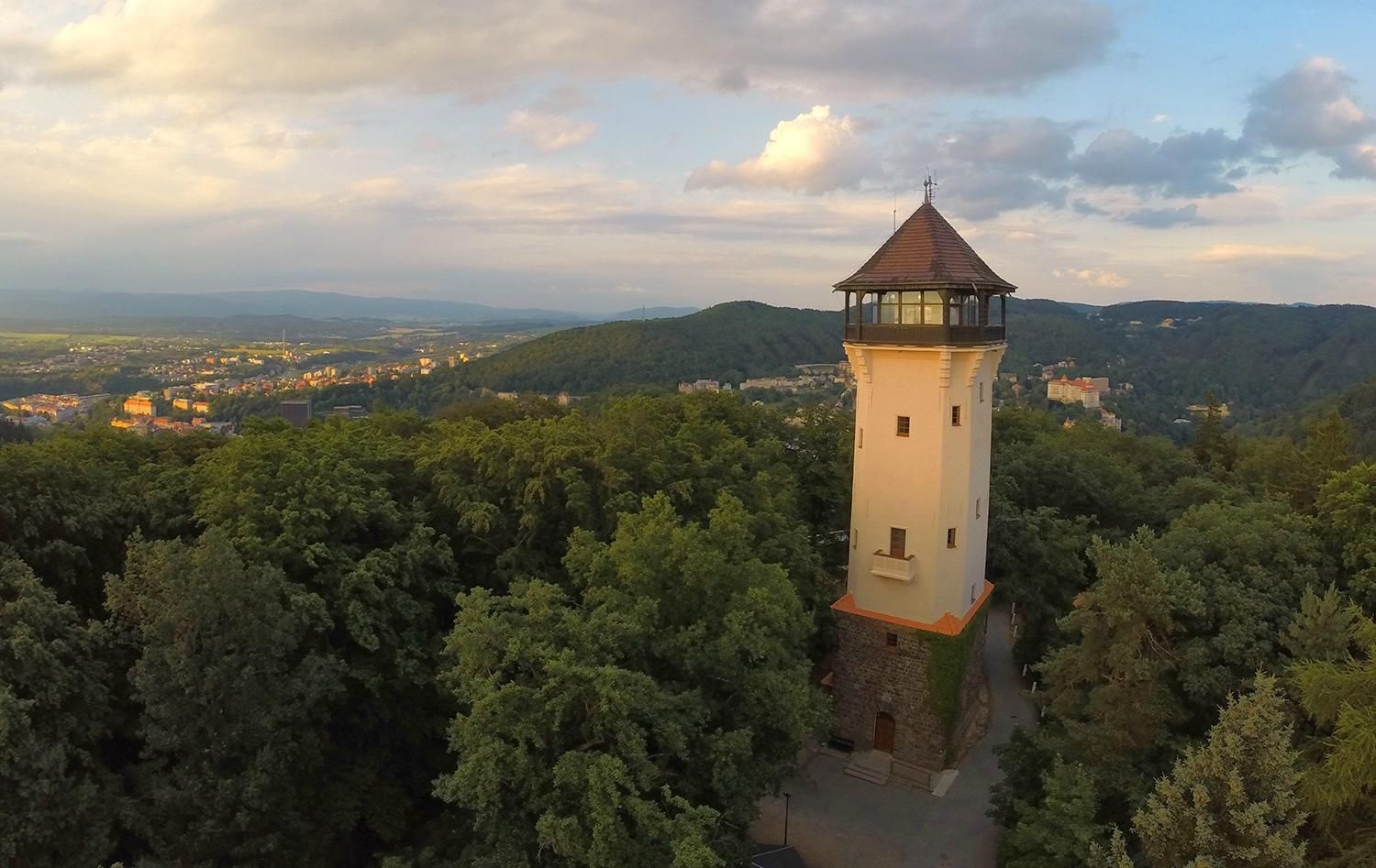 https://mdw-travel-data-us-east-1.s3.amazonaws.com/img/country/Czech-Republic/Diana-Tower/img_00.jpg