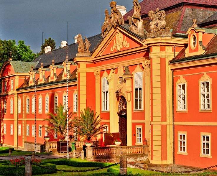 https://mdw-travel-data-us-east-1.s3.amazonaws.com/img/country/Czech-Republic/Dobris-Chateau/img_01.jpg