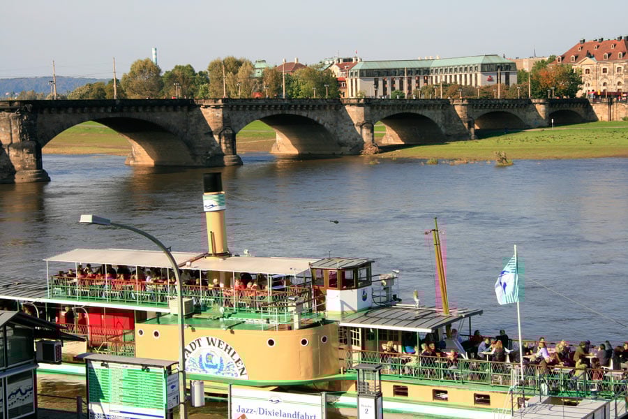 https://mdw-travel-data-us-east-1.s3.amazonaws.com/img/country/Czech-Republic/Dresden-River-Steamers/img_03.jpg