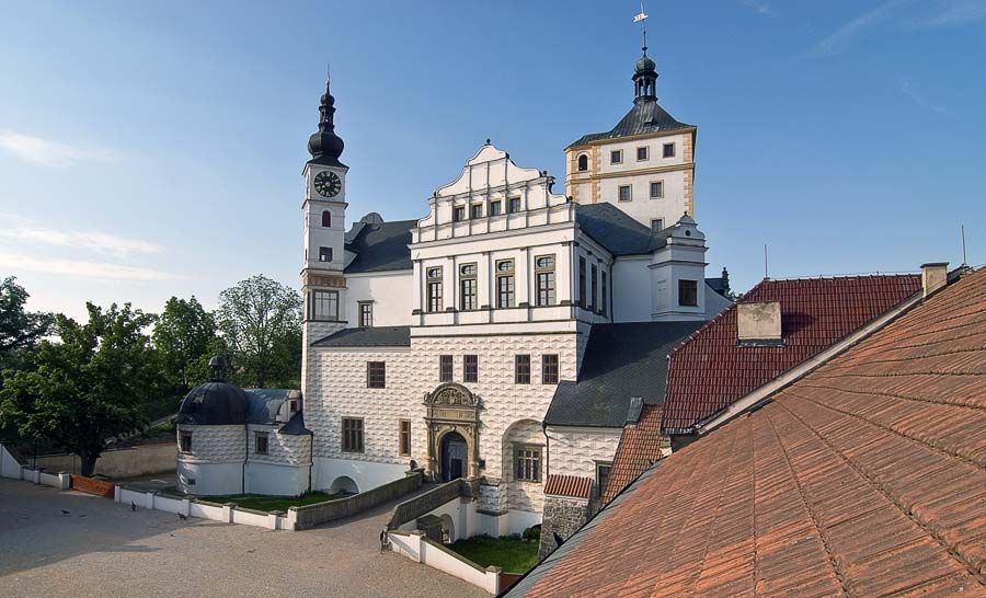 https://mdw-travel-data-us-east-1.s3.amazonaws.com/img/country/Czech-Republic/East-Campus-of-the-University-of-Pardubice/img_03.jpg