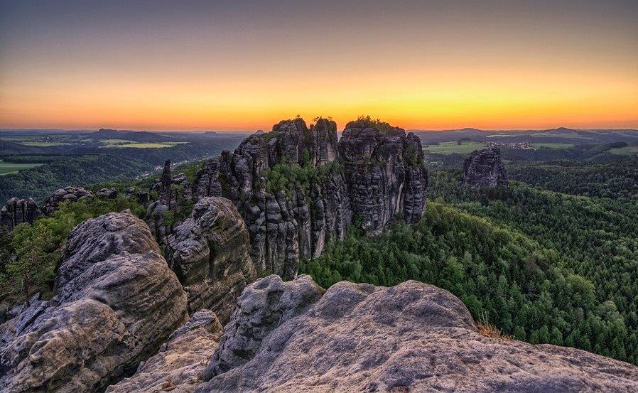 https://mdw-travel-data-us-east-1.s3.amazonaws.com/img/country/Czech-Republic/Elbe-Sandstone-Mountains/img_00.jpg