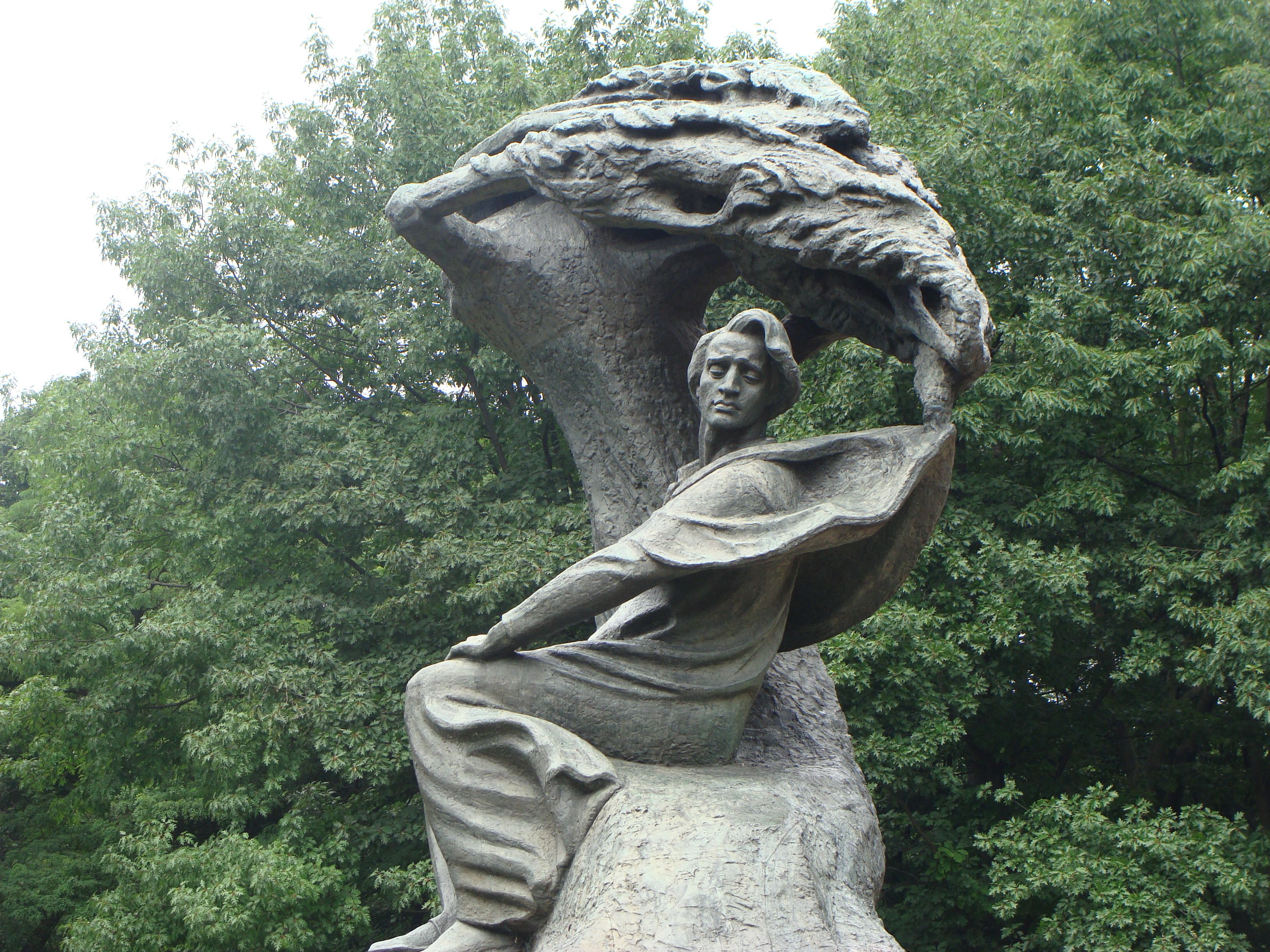 https://mdw-travel-data-us-east-1.s3.amazonaws.com/img/country/Czech-Republic/Fryderyk-Chopin-Monument/img_02.jpg