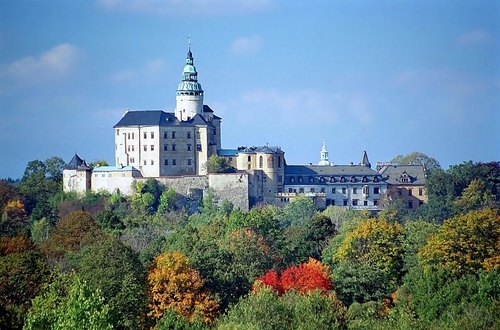https://mdw-travel-data-us-east-1.s3.amazonaws.com/img/country/Czech-Republic/Frydlant-Castle/img_02.jpg
