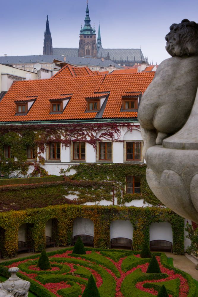 https://mdw-travel-data-us-east-1.s3.amazonaws.com/img/country/Czech-Republic/Gardens-of-Telc-Chateau/img_01.jpg