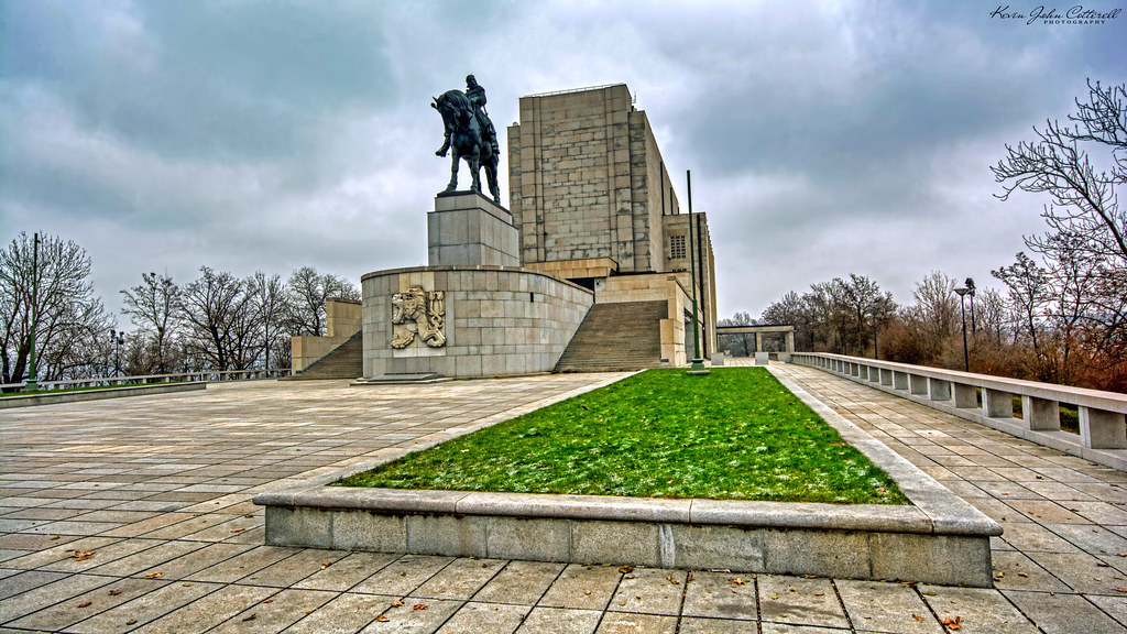 https://mdw-travel-data-us-east-1.s3.amazonaws.com/img/country/Czech-Republic/Great-Patriotic-War-Memorial/img_00.jpg