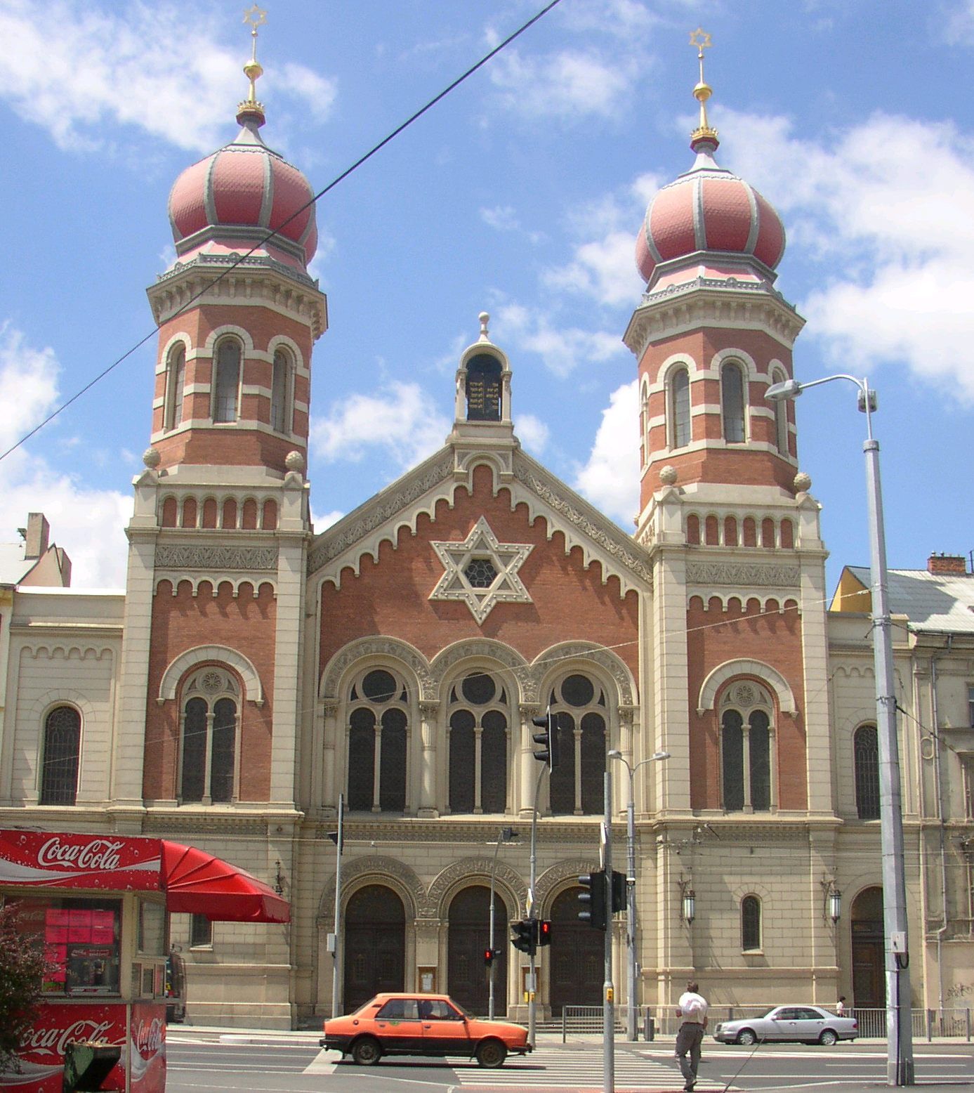 https://mdw-travel-data-us-east-1.s3.amazonaws.com/img/country/Czech-Republic/Great-Synagogue/img_02.jpg