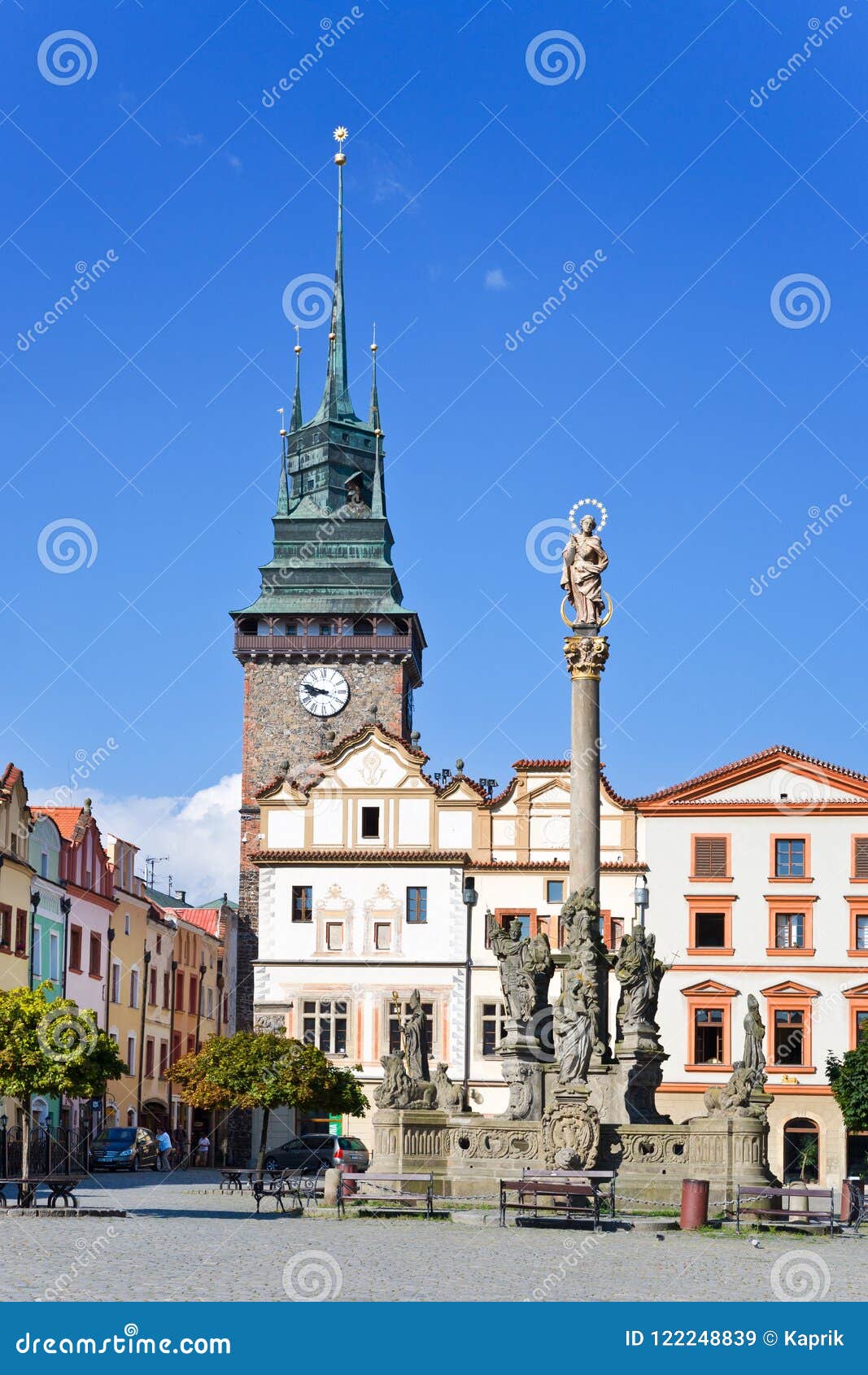 https://mdw-travel-data-us-east-1.s3.amazonaws.com/img/country/Czech-Republic/Green-Gate/img_02.jpg