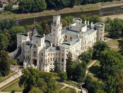 https://mdw-travel-data-us-east-1.s3.amazonaws.com/img/country/Czech-Republic/Havlickuv-Brod-Castle/img_02.jpg
