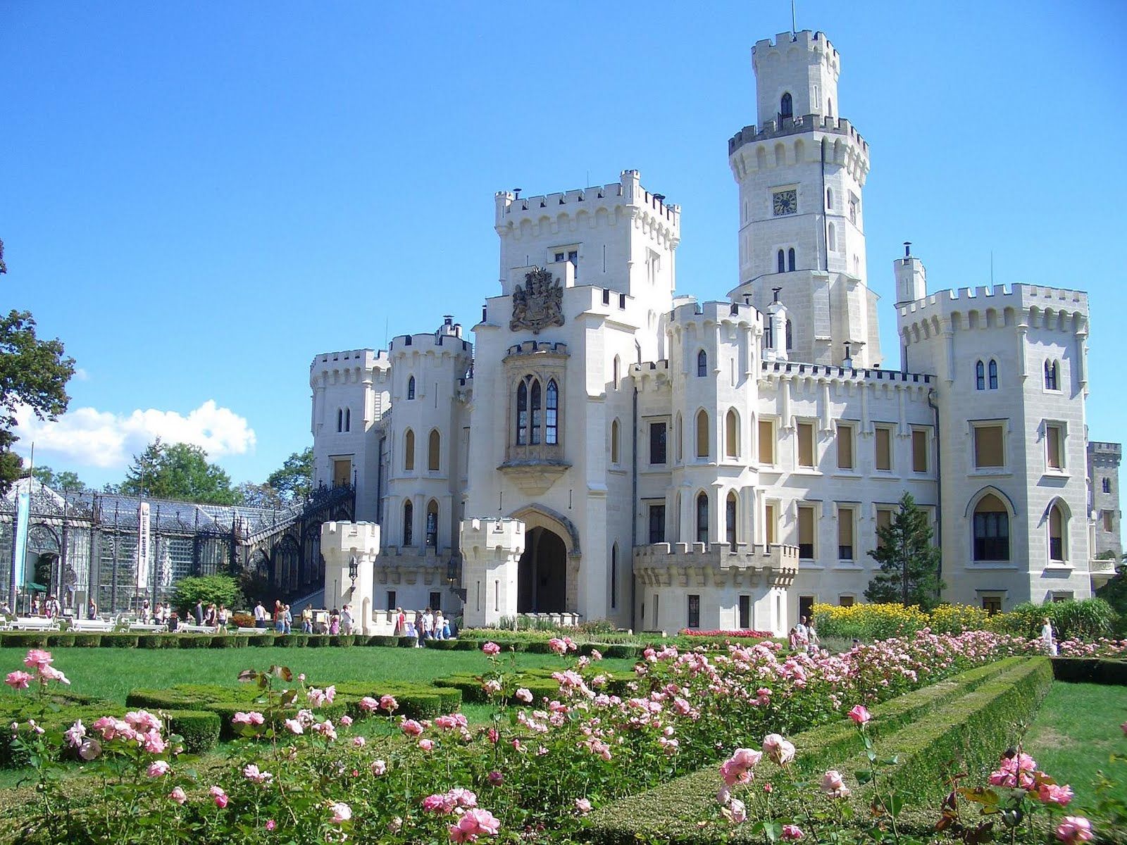 https://mdw-travel-data-us-east-1.s3.amazonaws.com/img/country/Czech-Republic/Hluboka-Castle/img_01.jpg