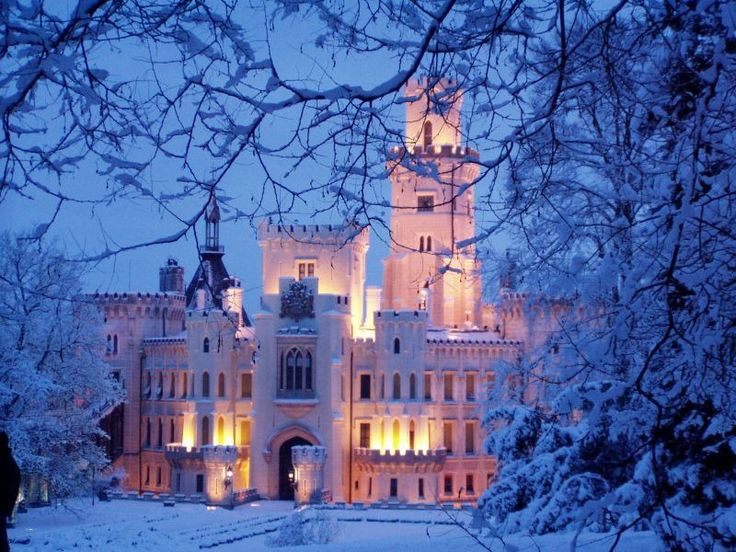 https://mdw-travel-data-us-east-1.s3.amazonaws.com/img/country/Czech-Republic/Hluboka-Castle/img_02.jpg