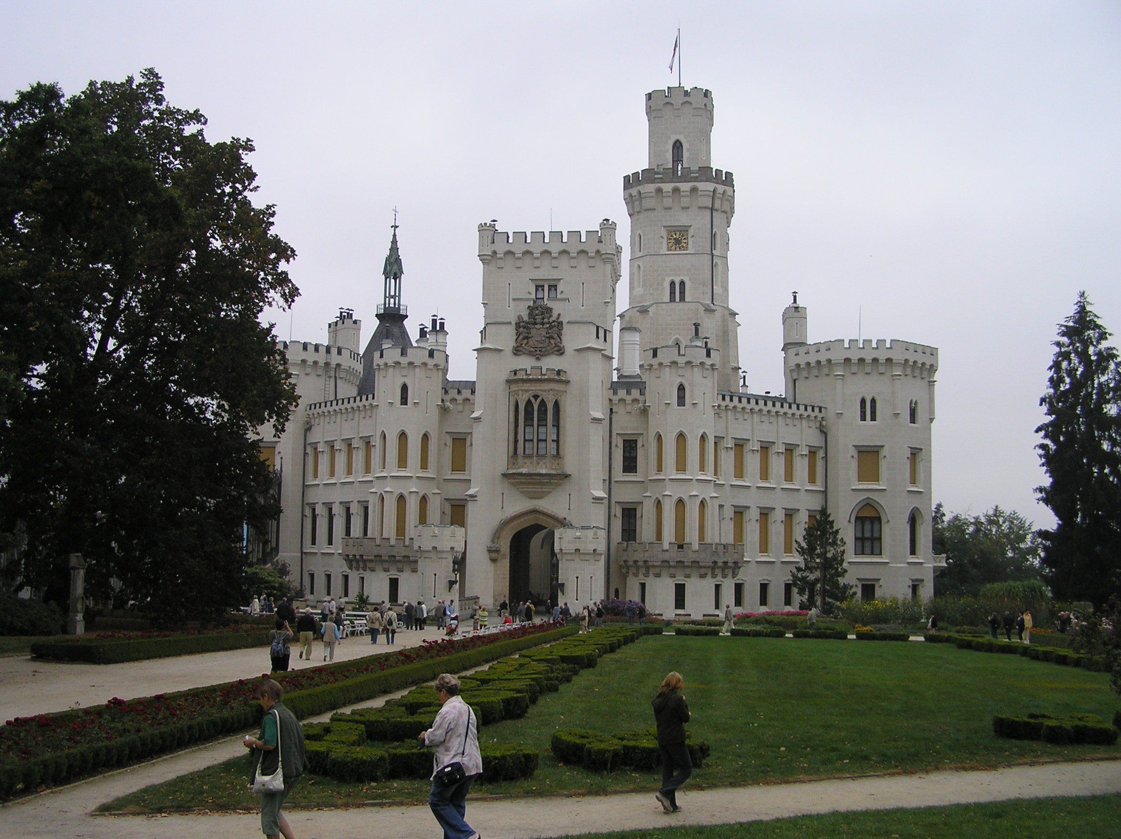 https://mdw-travel-data-us-east-1.s3.amazonaws.com/img/country/Czech-Republic/Hluboka-nad-Vltavou-Zoo/img_02.jpg