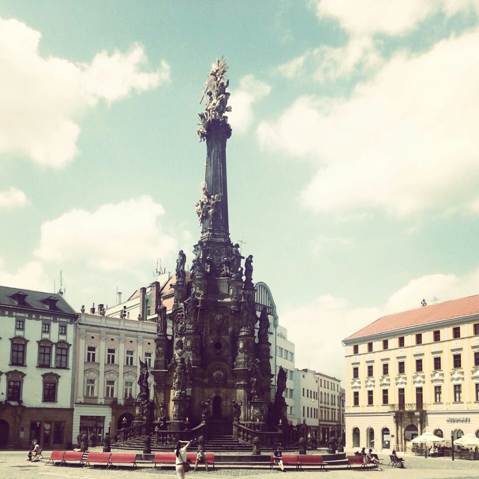 https://mdw-travel-data-us-east-1.s3.amazonaws.com/img/country/Czech-Republic/Holy-Trinity-Column-in-Olomouc/img_03.jpg