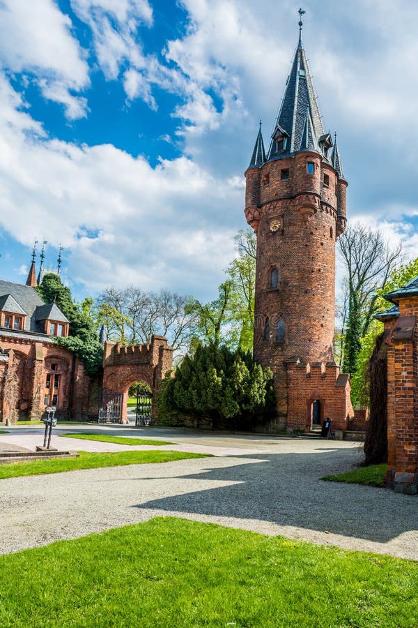 https://mdw-travel-data-us-east-1.s3.amazonaws.com/img/country/Czech-Republic/Hradec-nad-Moravici/img_03.jpg
