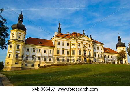 https://mdw-travel-data-us-east-1.s3.amazonaws.com/img/country/Czech-Republic/Hradisko-Monastery/img_03.jpg