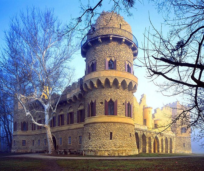 https://mdw-travel-data-us-east-1.s3.amazonaws.com/img/country/Czech-Republic/Januv-hrad/img_02.jpg