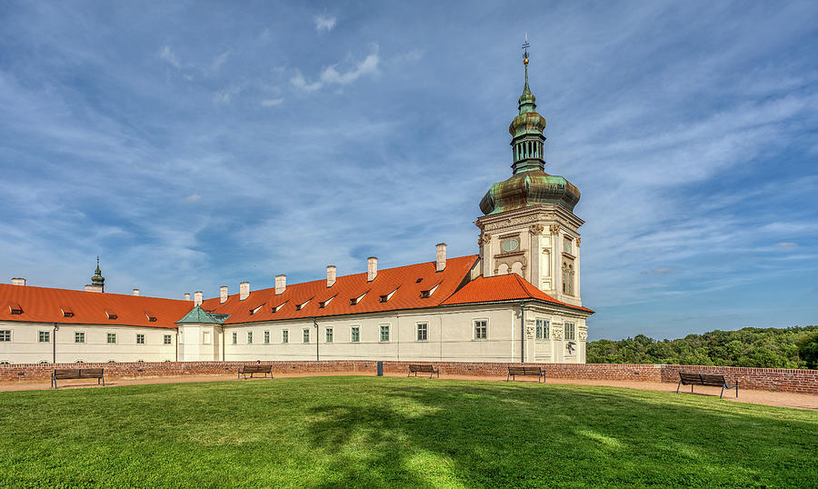 https://mdw-travel-data-us-east-1.s3.amazonaws.com/img/country/Czech-Republic/Jesuit-College/img_00.jpg