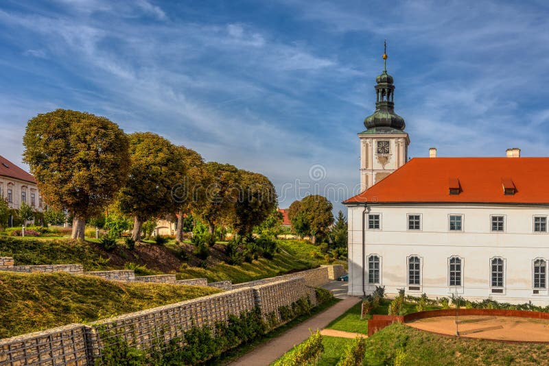 https://mdw-travel-data-us-east-1.s3.amazonaws.com/img/country/Czech-Republic/Jesuit-College/img_01.jpg