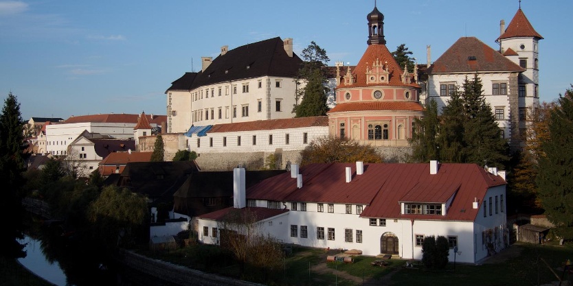 https://mdw-travel-data-us-east-1.s3.amazonaws.com/img/country/Czech-Republic/Jindrichuv-Hradec-Castle/img_02.jpg