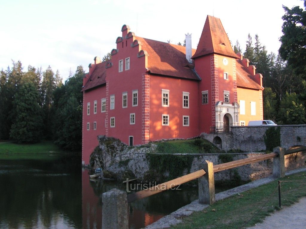 https://mdw-travel-data-us-east-1.s3.amazonaws.com/img/country/Czech-Republic/Jindrichuv-Hradec-Castle/img_03.jpg