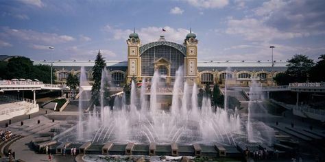 https://mdw-travel-data-us-east-1.s3.amazonaws.com/img/country/Czech-Republic/Jubilee-Fountain/img_03.jpg