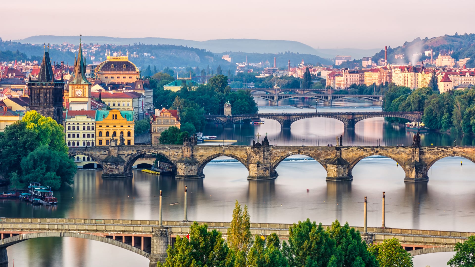 https://mdw-travel-data-us-east-1.s3.amazonaws.com/img/country/Czech-Republic/Kadopasek/img_02.jpg