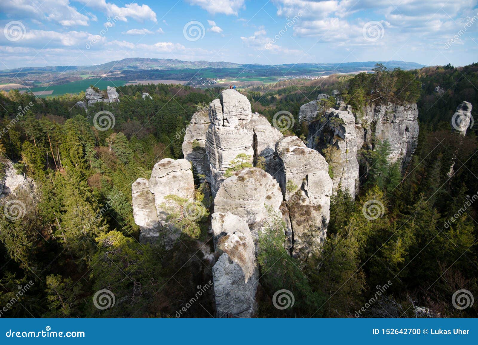 https://mdw-travel-data-us-east-1.s3.amazonaws.com/img/country/Czech-Republic/Kamenna-Horka--Rocky-Overlook-/img_03.jpg