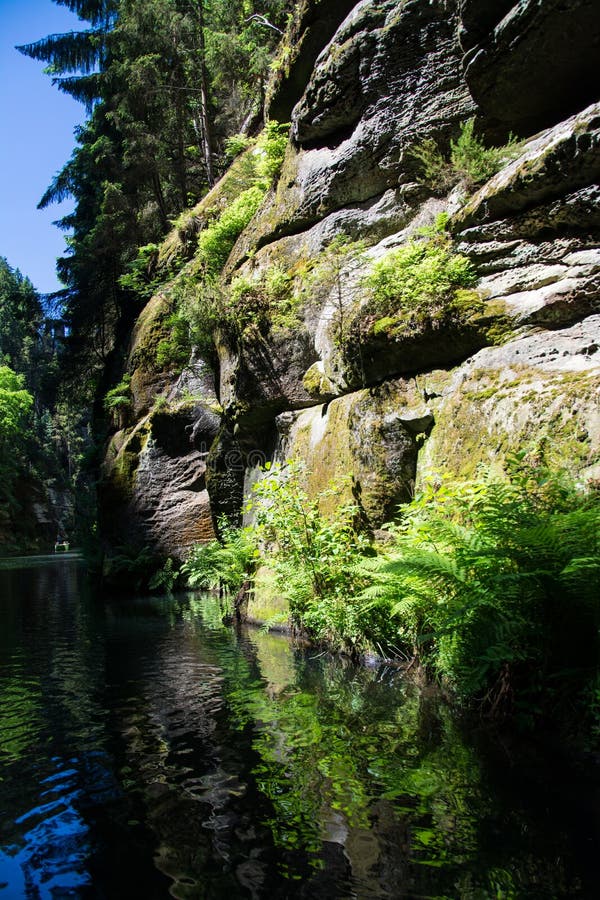 https://mdw-travel-data-us-east-1.s3.amazonaws.com/img/country/Czech-Republic/Kamnitz-Gorge/img_00.jpg