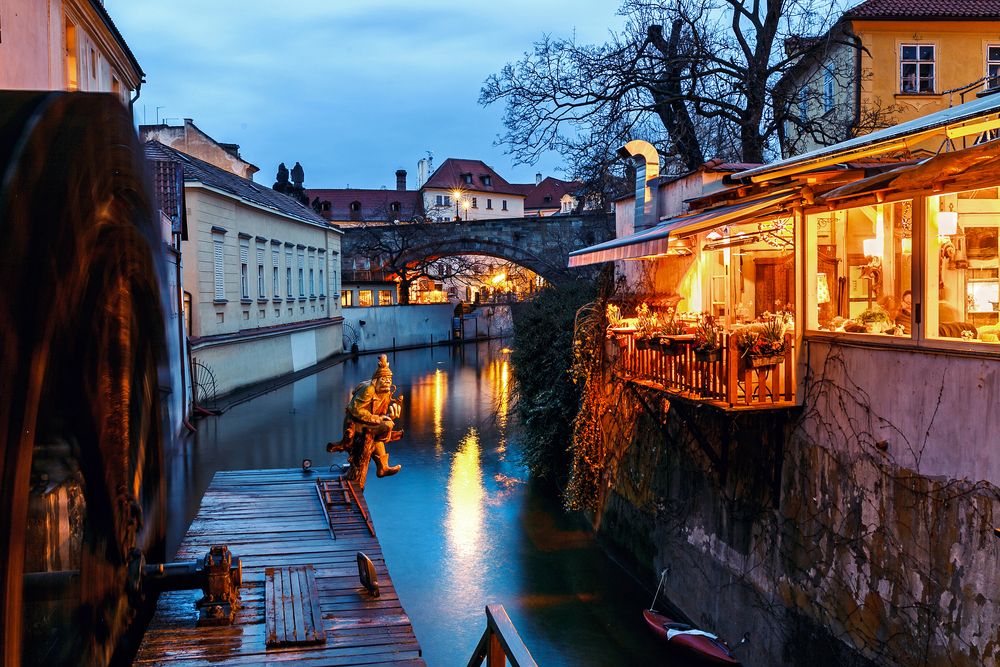 https://mdw-travel-data-us-east-1.s3.amazonaws.com/img/country/Czech-Republic/Kampa-Island/img_01.jpg