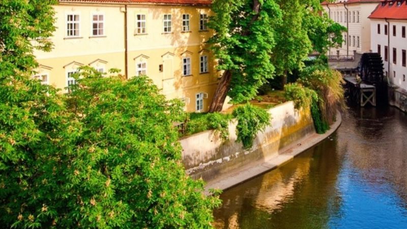 https://mdw-travel-data-us-east-1.s3.amazonaws.com/img/country/Czech-Republic/Kampa-Island/img_03.jpg