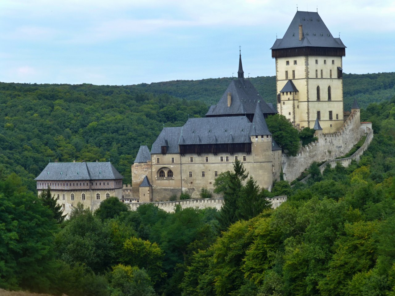 https://mdw-travel-data-us-east-1.s3.amazonaws.com/img/country/Czech-Republic/Karlstejn-Golf-Resort/img_02.jpg