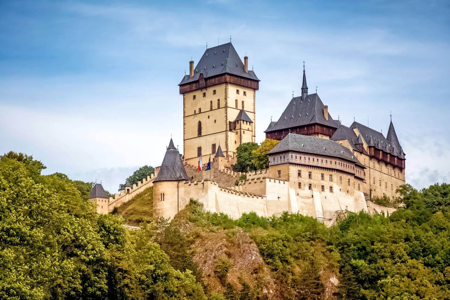https://mdw-travel-data-us-east-1.s3.amazonaws.com/img/country/Czech-Republic/Karlstejn-Theater/img_00.jpg